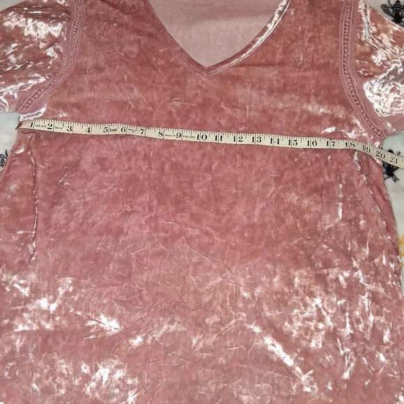 Chic Velvet Women's Blouse in Rose by Westport 1962 - Picture 4 of 8